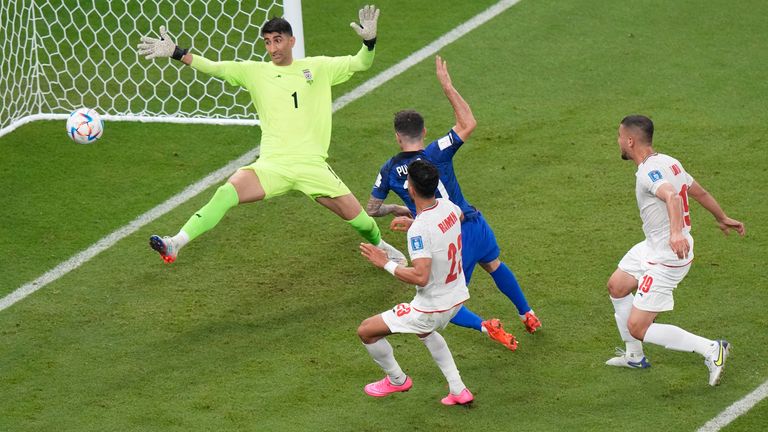 Christian Pulisic puts the USA 1-0 up