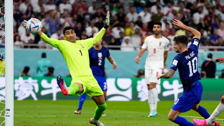 Christian Pulisic makes it 1-0 to the USA