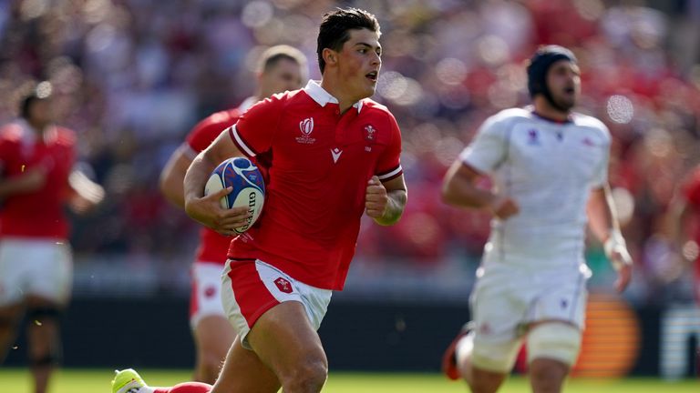 Rees-Zammit runs in to score Wales' third try against Georgia