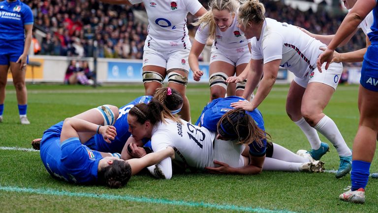 Experienced centre Emily Scarratt scored a try to put England 14-0 up in the seventh minute