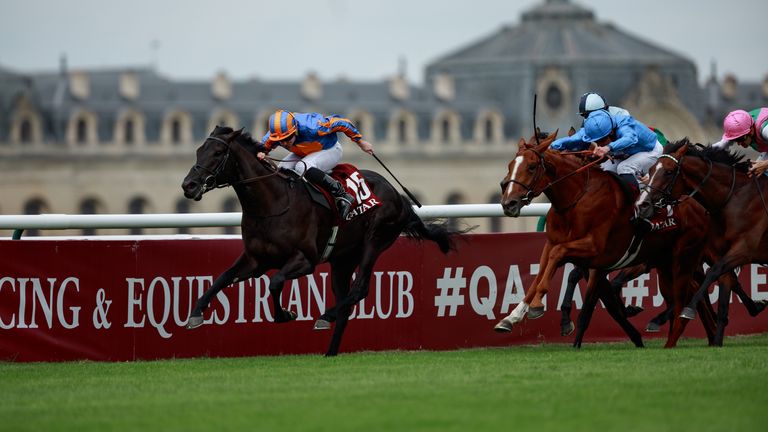 Camille Pissarro  (RL. Moore) wins Qatar Prix du Jockey Club Gr.1  at Chantilly, France, 01/06/2025, photo: Zuzanna Lupa