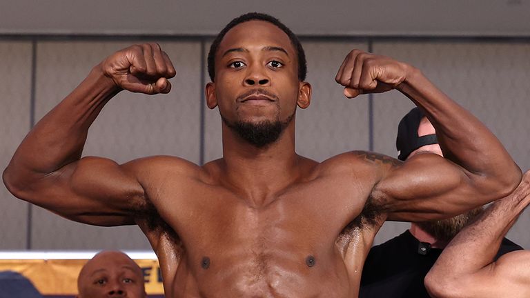 Keyshawn Davis comes in overweight for his world title fight with Edwin De Los Santos. (Photo: Mikey Williams/Top Rank)
